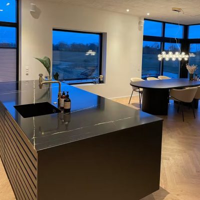 villajulianelund-silestone-eternal-noir